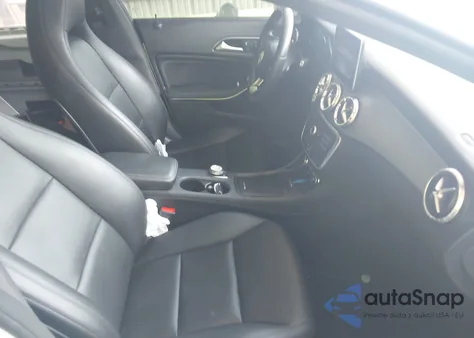 2015 Mercedes-Benz Cla 250 z USA, uszkodzony, nr VIN WDDSJ4EB2FN203478